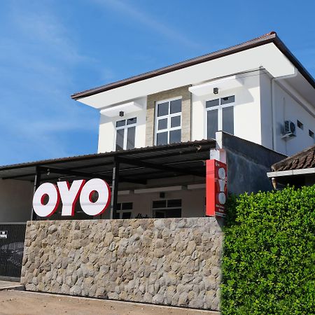 Super Oyo 995 Alice'S Homestay Syariah Jembel Εξωτερικό φωτογραφία