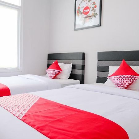 Super Oyo 995 Alice'S Homestay Syariah Jembel Εξωτερικό φωτογραφία