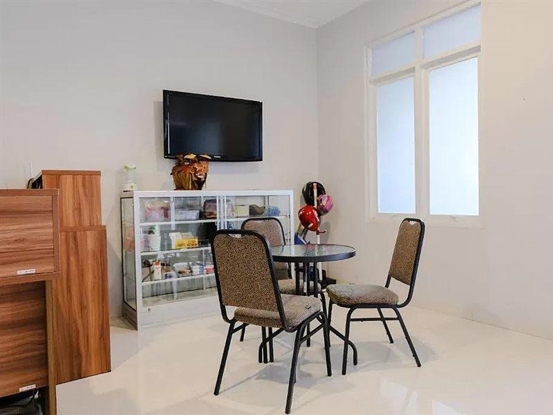 Super Oyo 995 Alice'S Homestay Syariah Jembel Εξωτερικό φωτογραφία
