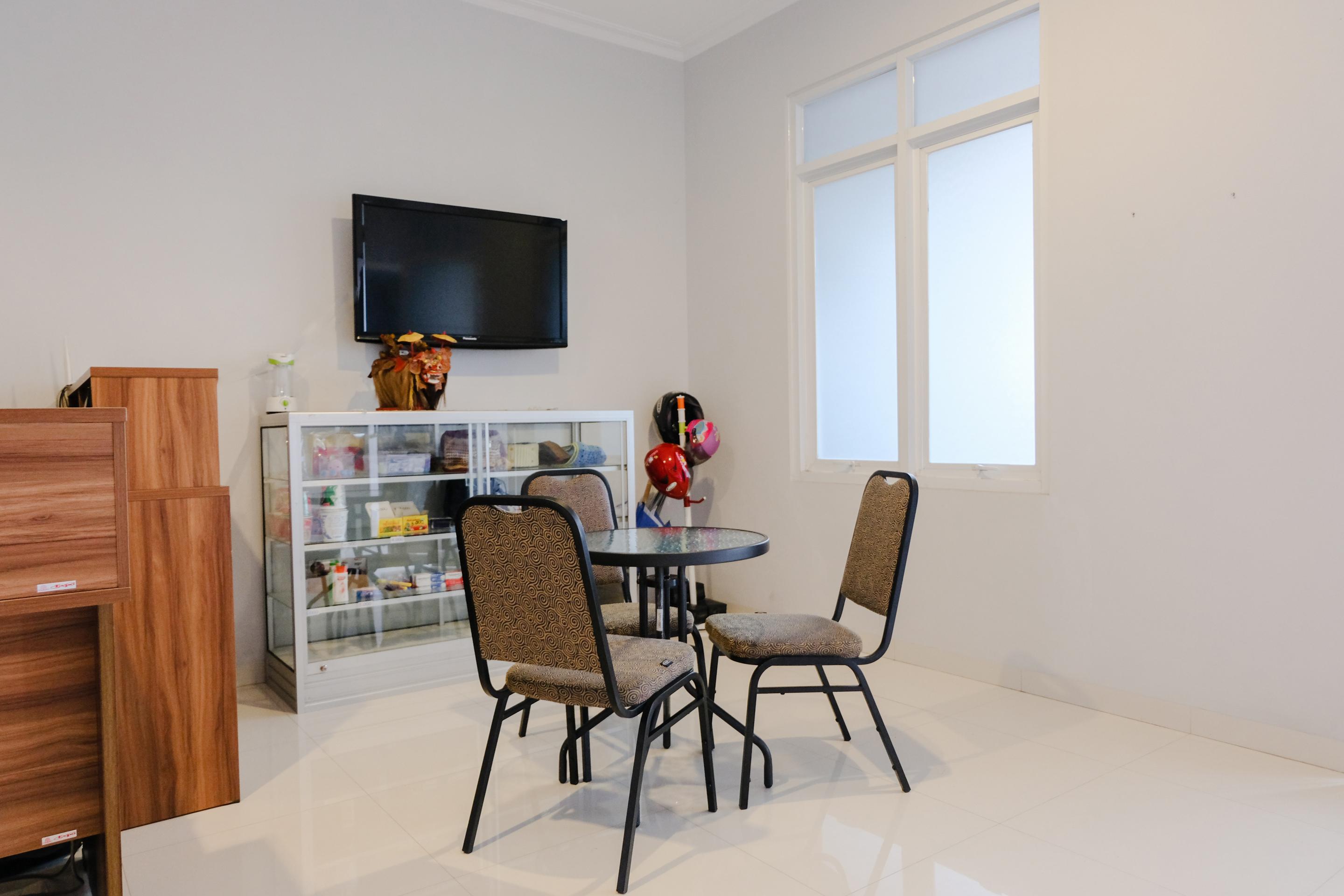 Super Oyo 995 Alice'S Homestay Syariah Jembel Εξωτερικό φωτογραφία