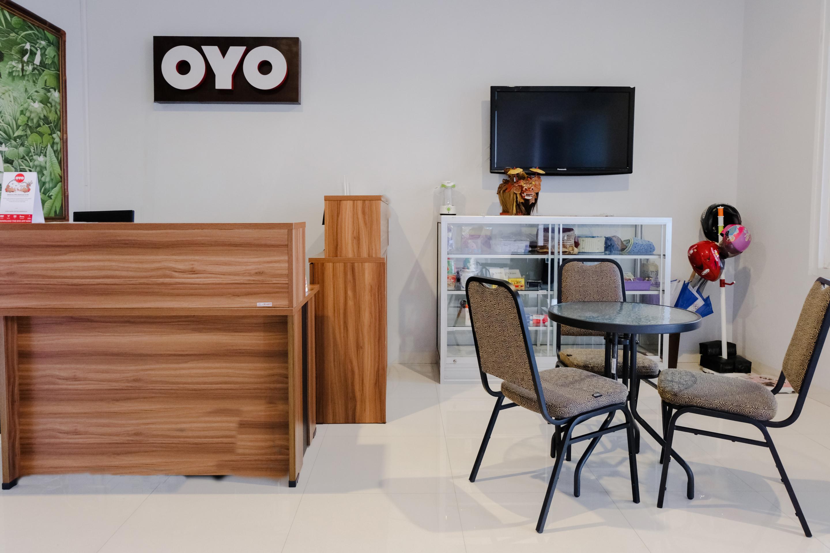 Super Oyo 995 Alice'S Homestay Syariah Jembel Εξωτερικό φωτογραφία