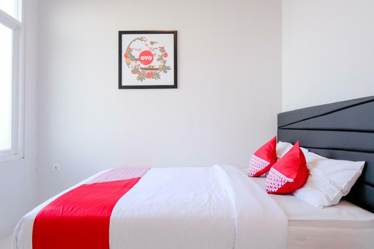 Super Oyo 995 Alice'S Homestay Syariah Jembel Εξωτερικό φωτογραφία