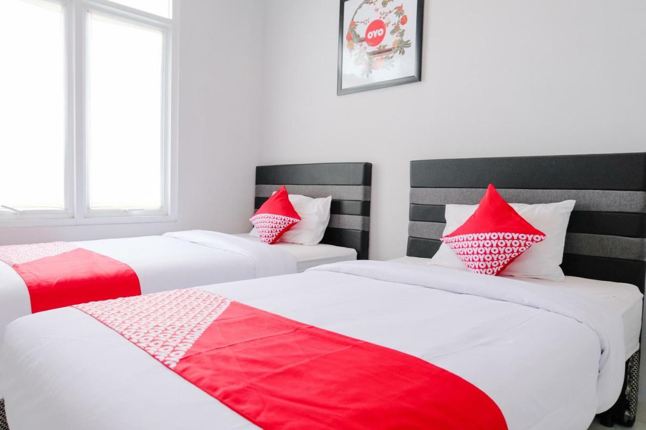 Super Oyo 995 Alice'S Homestay Syariah Jembel Εξωτερικό φωτογραφία