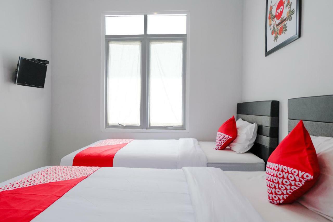 Super Oyo 995 Alice'S Homestay Syariah Jembel Εξωτερικό φωτογραφία